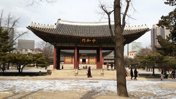 ​(Cung điện ở giữa Seoul)